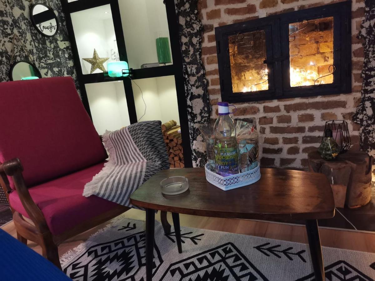 Studio Apartman Black & White Centar Sarajevo Free Parking 外观 照片