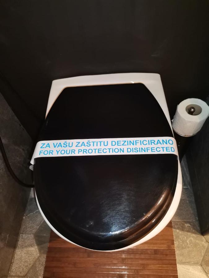 Studio Apartman Black & White Centar Sarajevo Free Parking 外观 照片