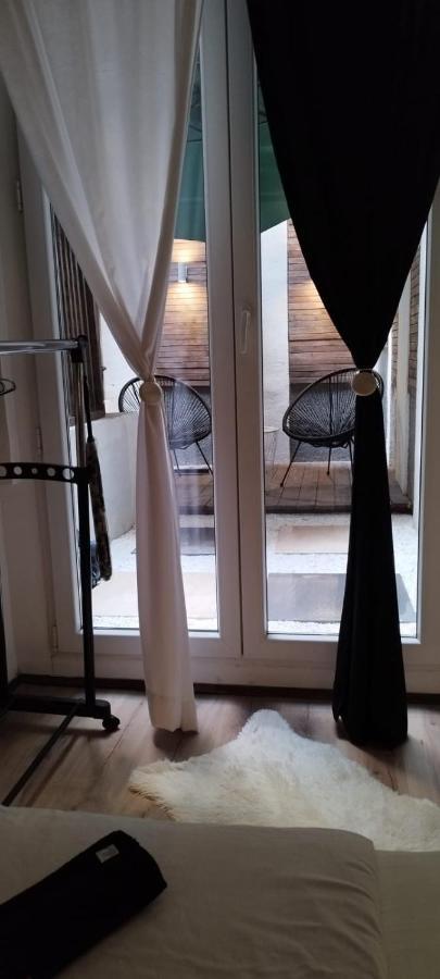 Studio Apartman Black & White Centar Sarajevo Free Parking 外观 照片