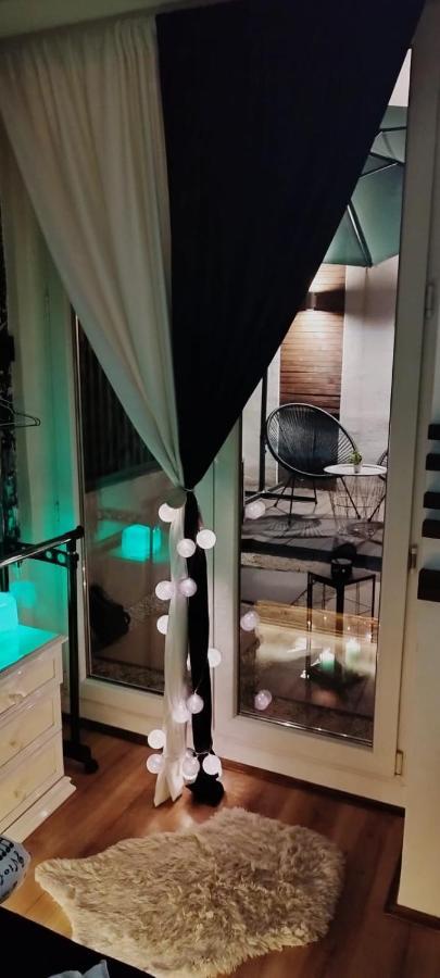 Studio Apartman Black & White Centar Sarajevo Free Parking 外观 照片